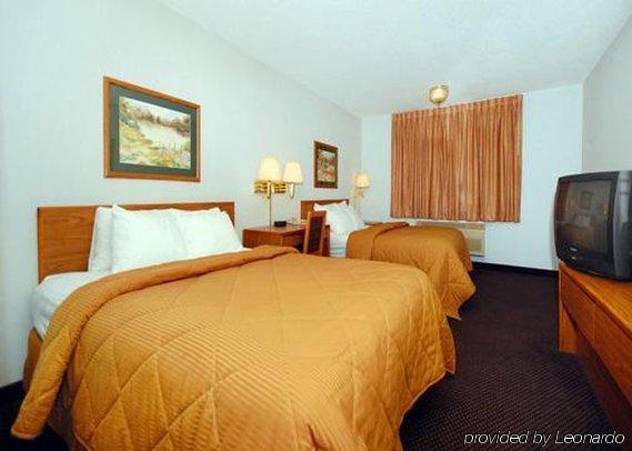 Quality Inn & Suites Sturgeon Bay Room photo